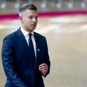 Magyar Péter péntek reggel Volodimir Zelenszkijjel tárgyal Brüsszelben