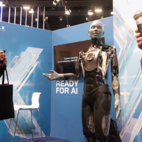 Egy technológia, több rend – Ki szabályozza a mesterséges intelligenciát?