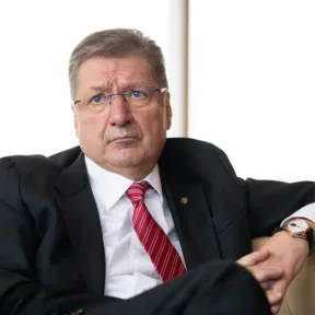 Parragh László szerint az állami támogatás feltétele az volt, hogy az MKIK Balásy Gyula cégeivel kössön kommunikációs szerződést