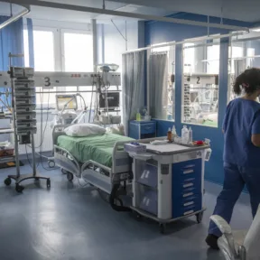 Szigorítanák a drága gyógyszerek egyedi támogatását, a kórházakra is háríthatnának a költségekből
