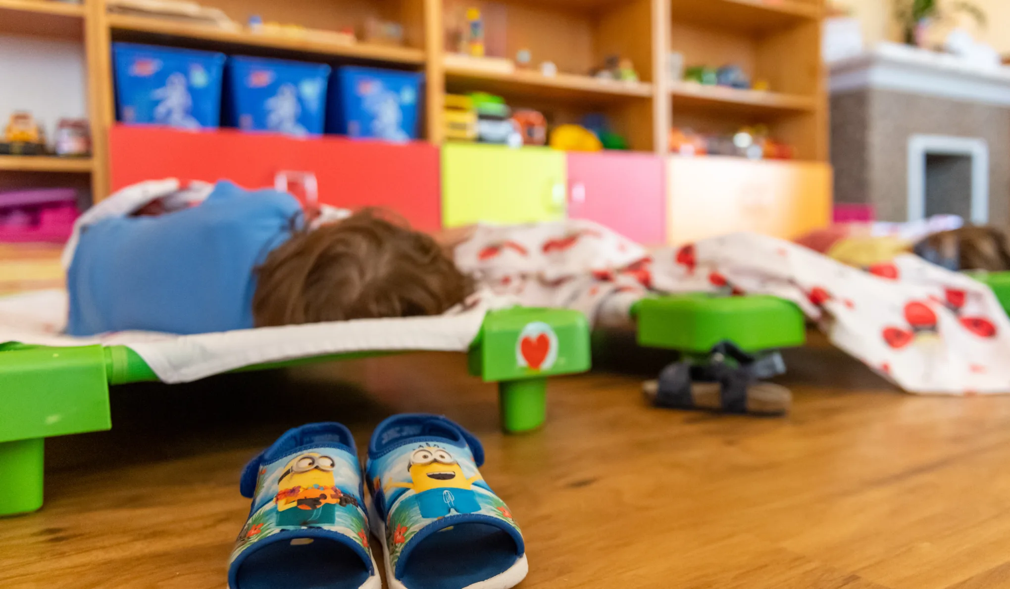 Hároméves gyermek bántalmazása miatt emeltek vádat két bölcsődei dolgozó ellen Kaposváron