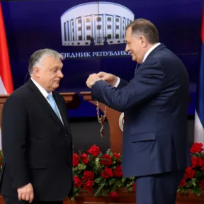 Az Orbán házaspár gondolt egyet, és az elítélt Milorad Dodik otthonába látogatott
