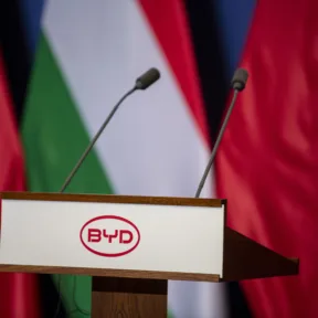 Kormányhivatal előtt támadja meg a BYD a rá kirótt tízmillió forintos bírságot