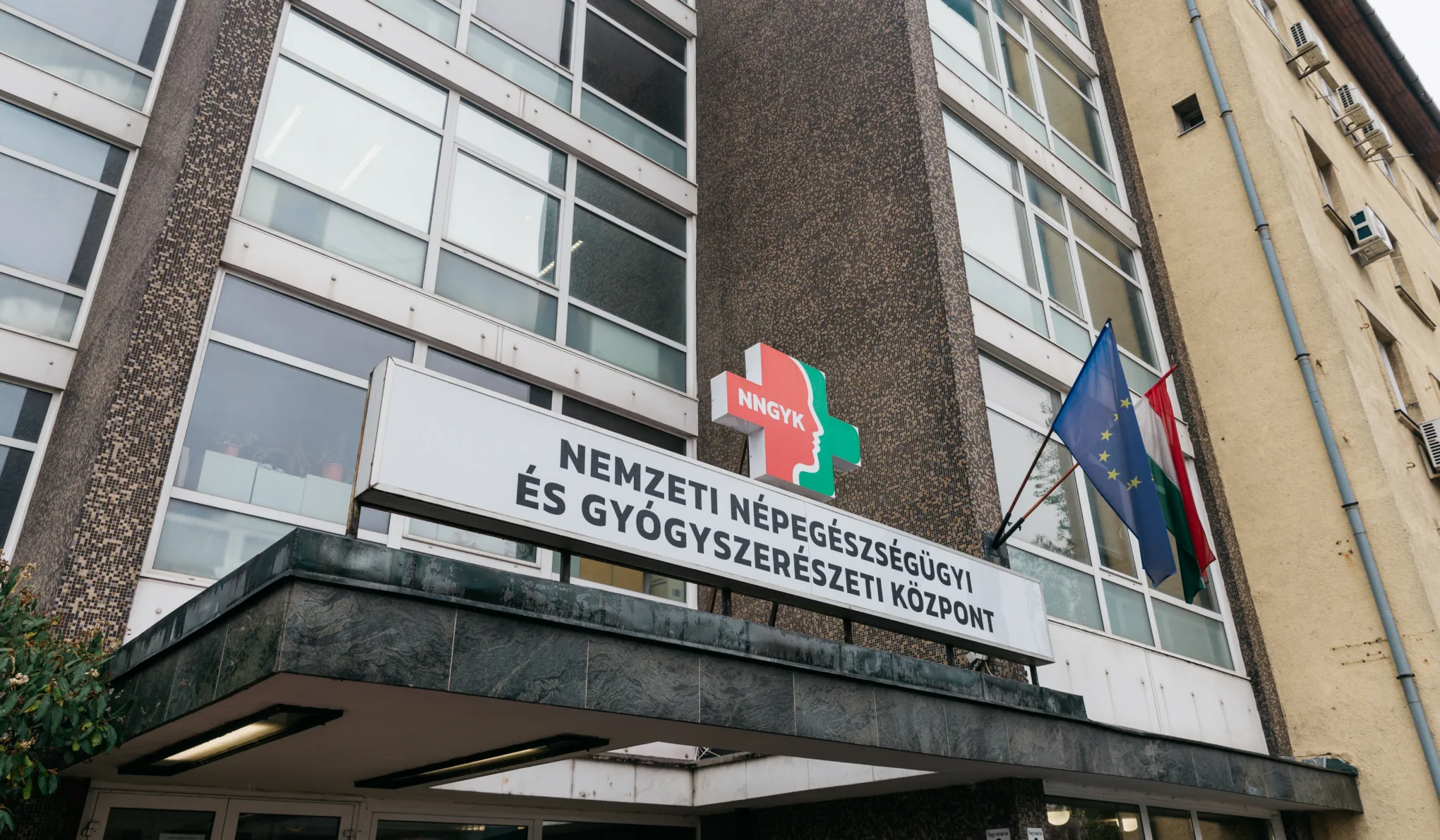Más név szerepelhet a hatodikosoknak szánt oltóanyag dobozán, az NNGYK tisztázta az okát