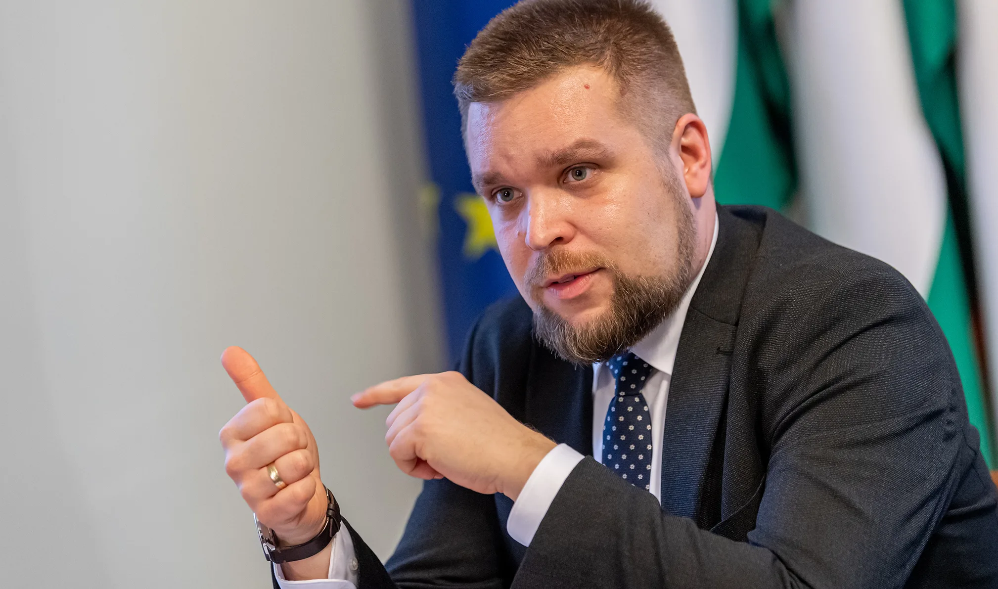 Pintér Bence alkotmánymódosítást kezdeményez, hogy népszavazással vissza lehessen hívni a képviselő-testületeket