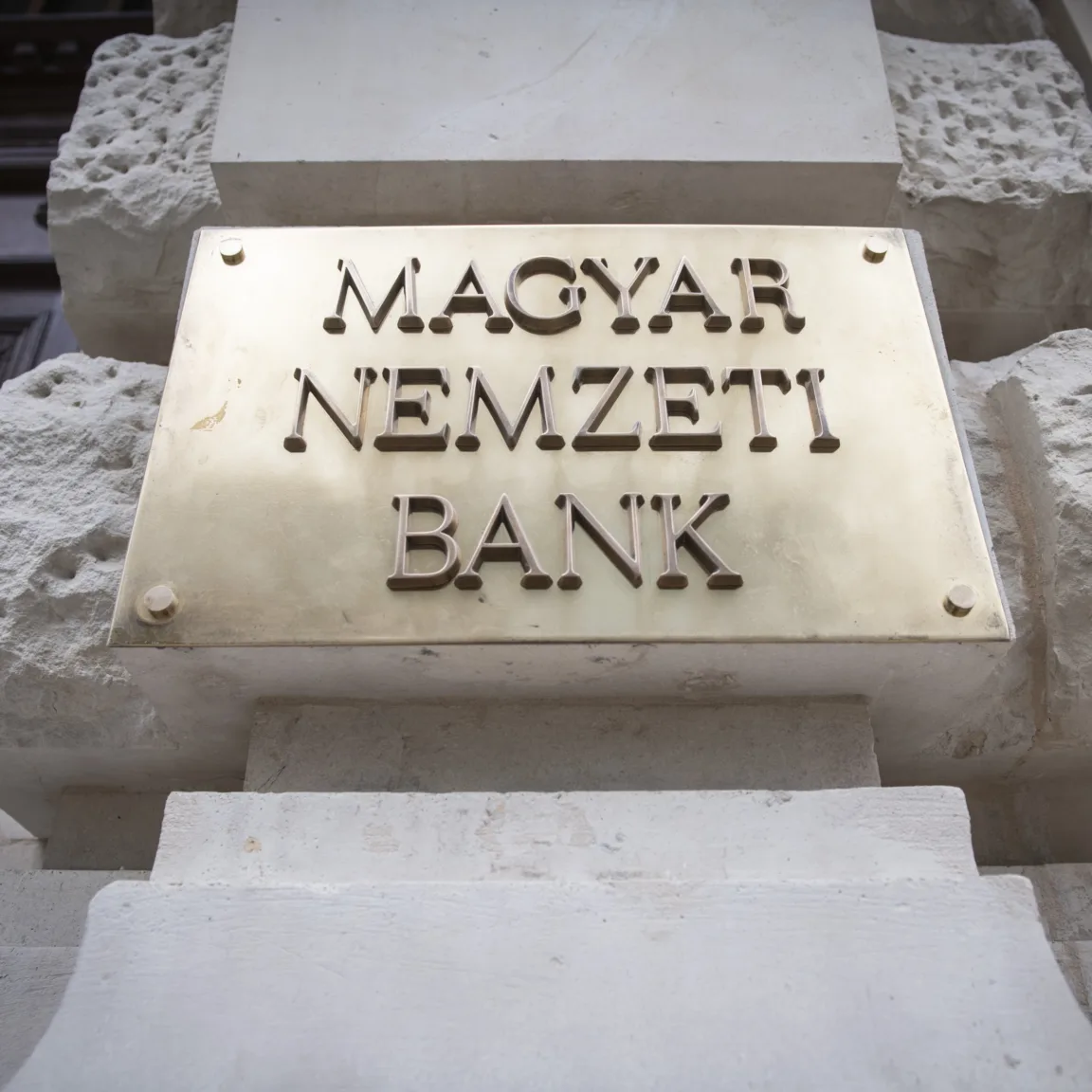 Házkutatást tartottak az MNB-botrányban érintett Raw Developmentnél, értékpapírokat is lefoglaltak