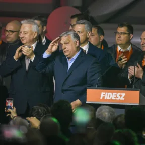A Fidesz már a nyugdíjasokat is elvesztette, csak a nyolc általánost végzettekért küzd a Tiszával