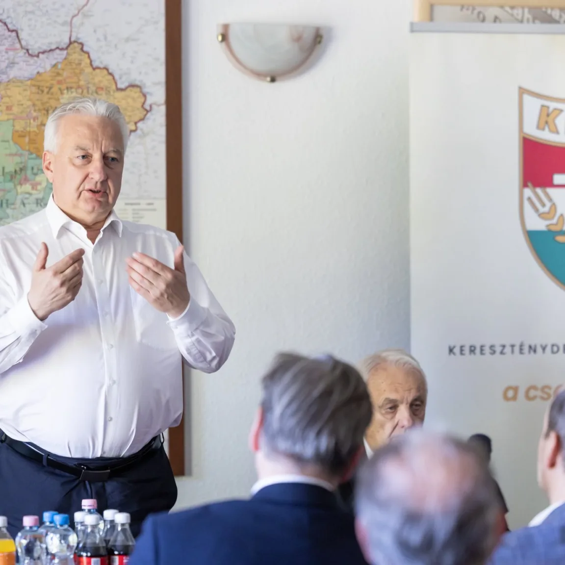 Még mindig sms-eket küldenek egyházi vezetőknek a levitézlett KDNP-sek
