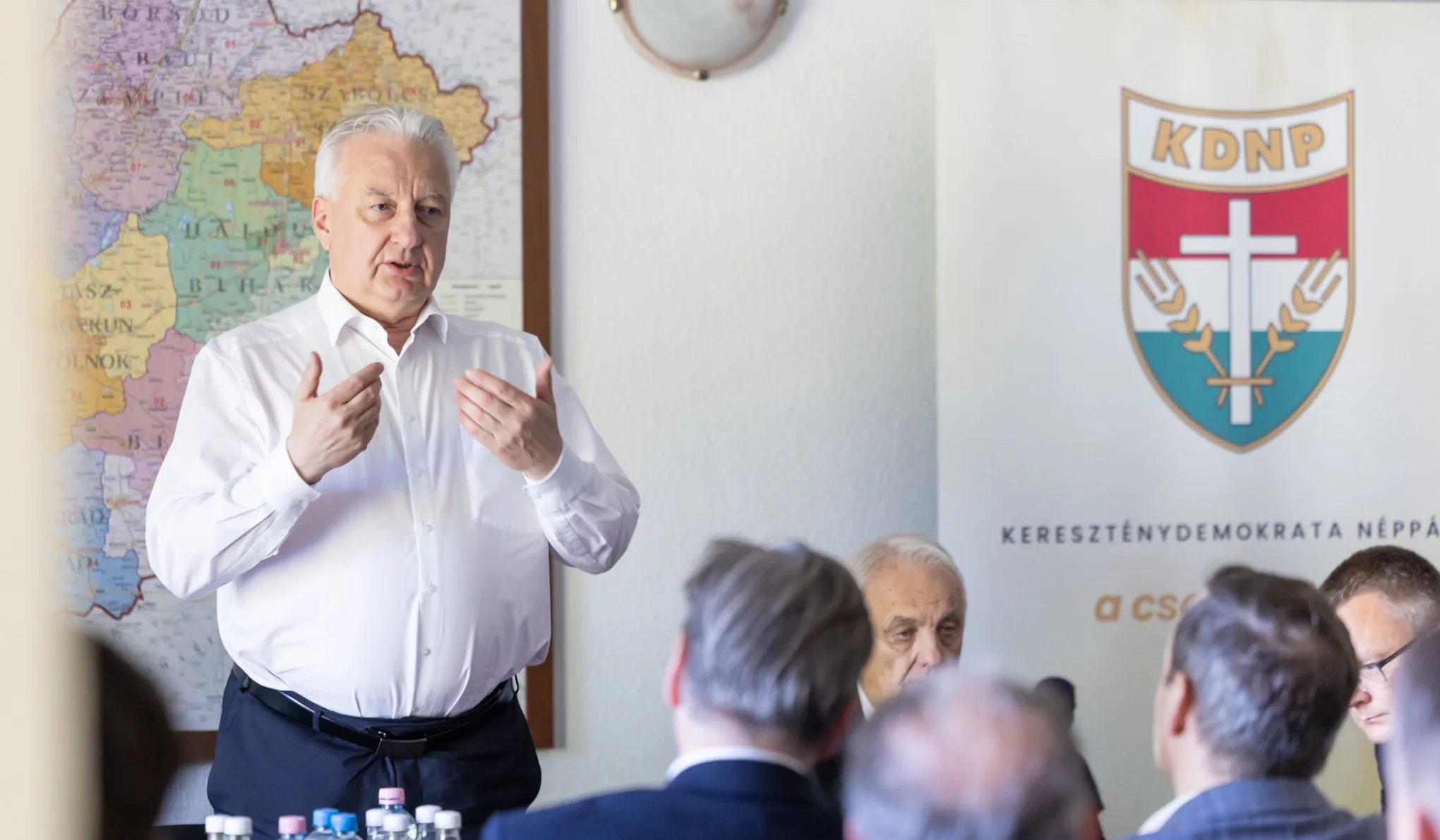 Még mindig sms-eket küldenek egyházi vezetőknek a levitézlett KDNP-sek