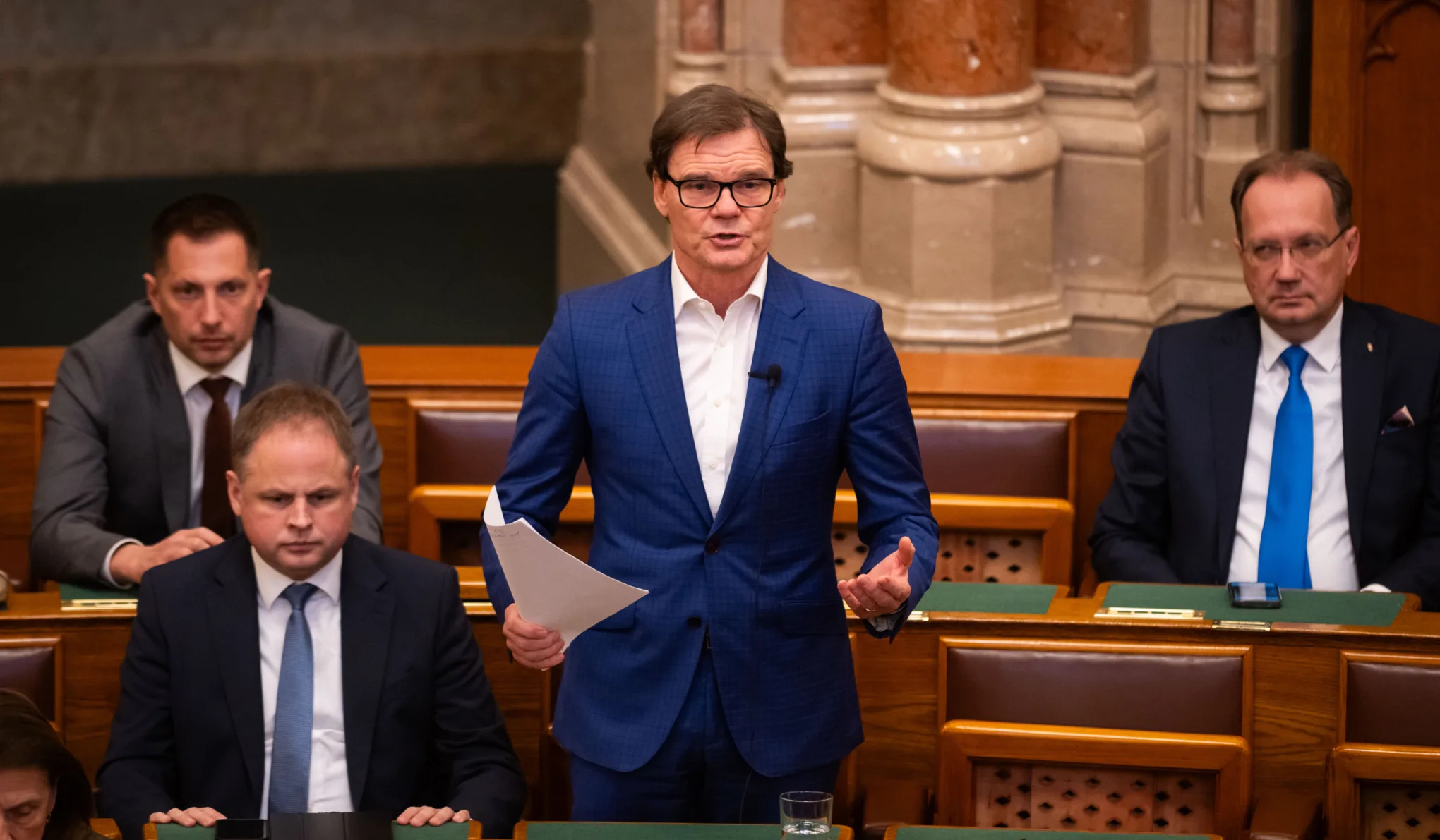 Bánki Erik kezdeményezte, hogy a Hungast tulajdonosának diplomata-útlevelet állítsanak ki