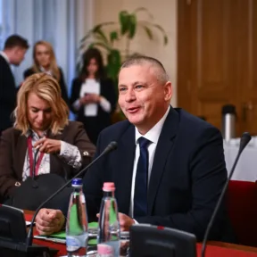 Túlárazás gyanúja miatt szerződést bont a HM az ingatlanüzemeltetést végző NER-es konzorciummal