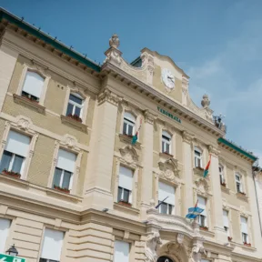 Elképesztő a névsor, 32 embert hallgattak ki, ismert politikusok letartóztatását kezdeményezték a kétmilliárd forintos budapesti korrupciós ügyben