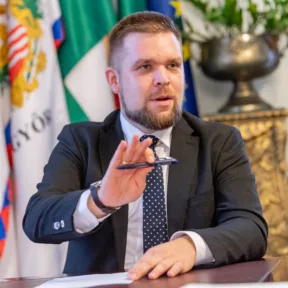 Már két gyanúsított van a győri fideszes média ügyében