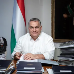 Orbán Viktor dolgozószobájában feküdt az Iparművészeti Múzeum egyik használat közben megrongálódott szőnyege