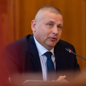 Orbán Viktornak üzent Ruszin-Szendi Romulusz az aranykonvoj-ügyben