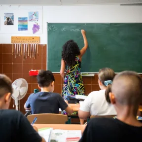 Fóti Péter: A despotikus iskoláktól a köztársasági iskolákig