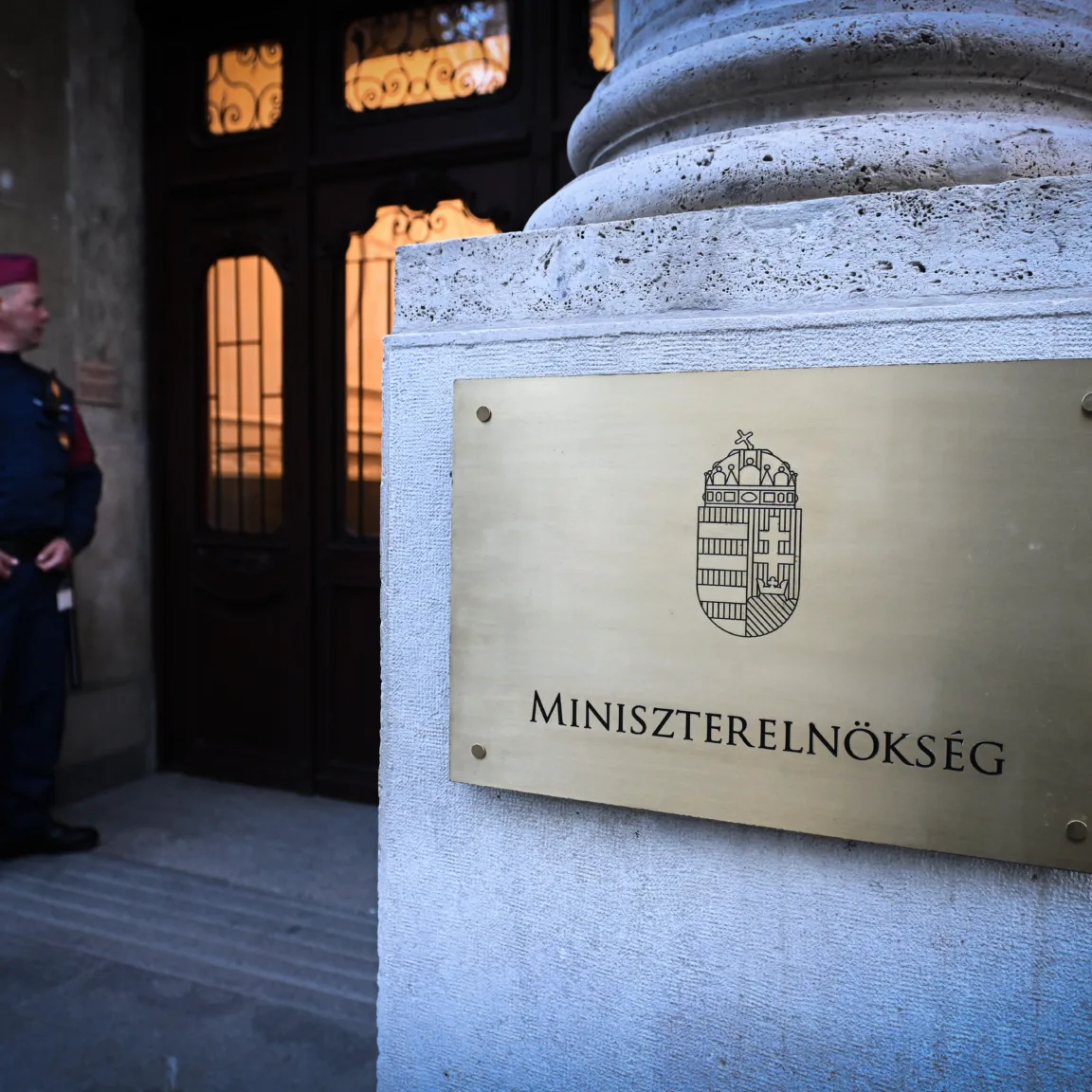 Egy hárommilliárd forintos tanácsadói szerződés miatt tett feljelentést a Miniszterelnökség