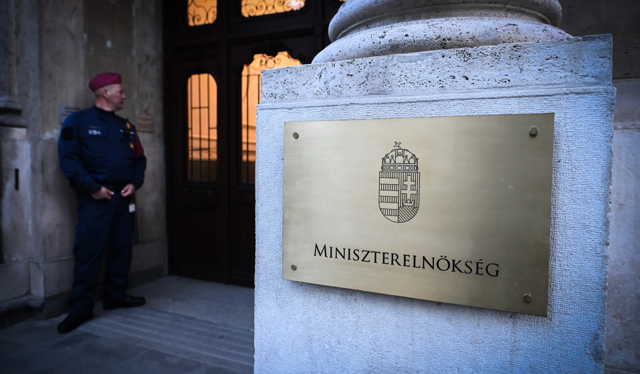 Egy hárommilliárd forintos tanácsadói szerződés miatt tett feljelentést a Miniszterelnökség
