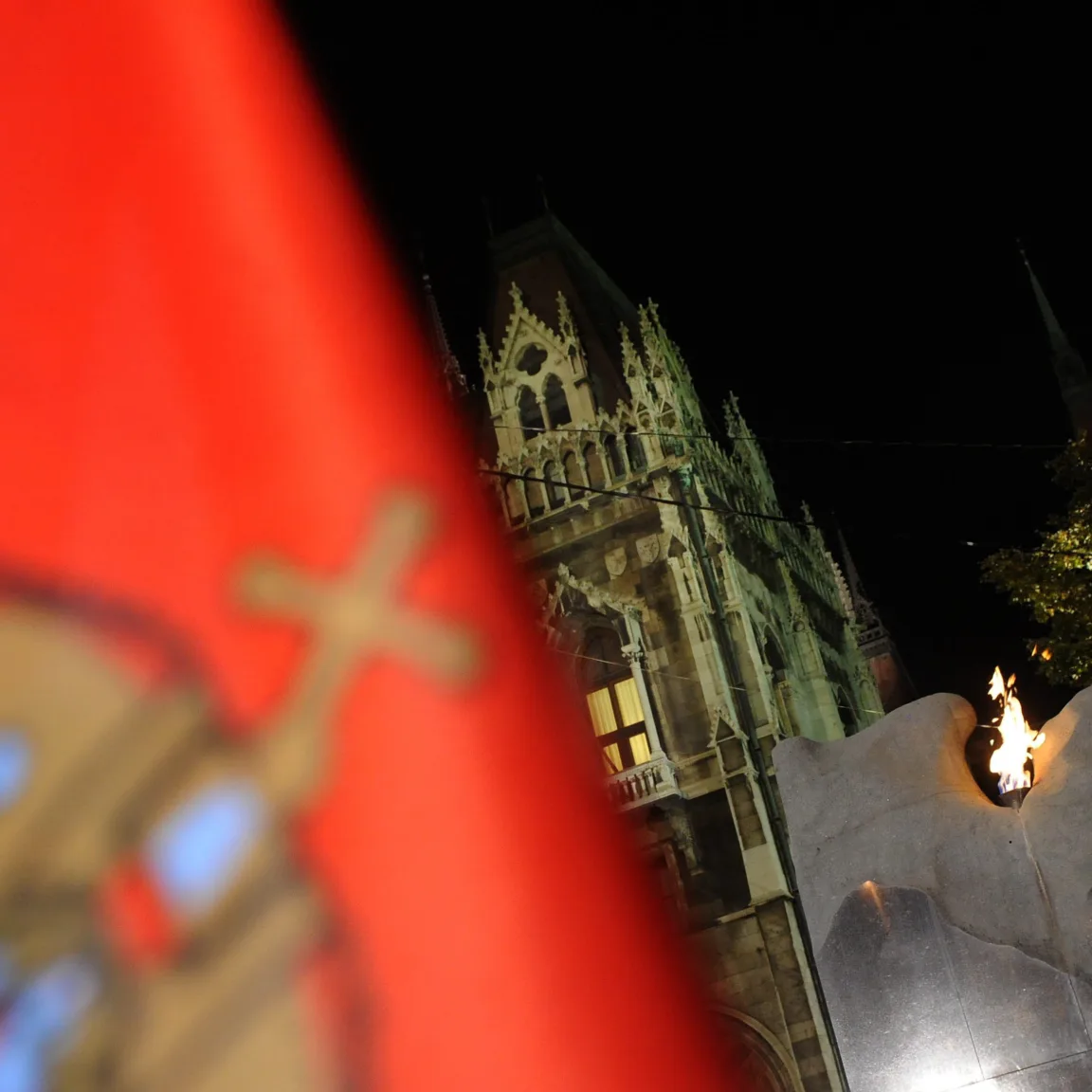 Visszavinnék Lugossy Mária szobrát a Kossuth térre, az egyedüli helyre, ahol állhat