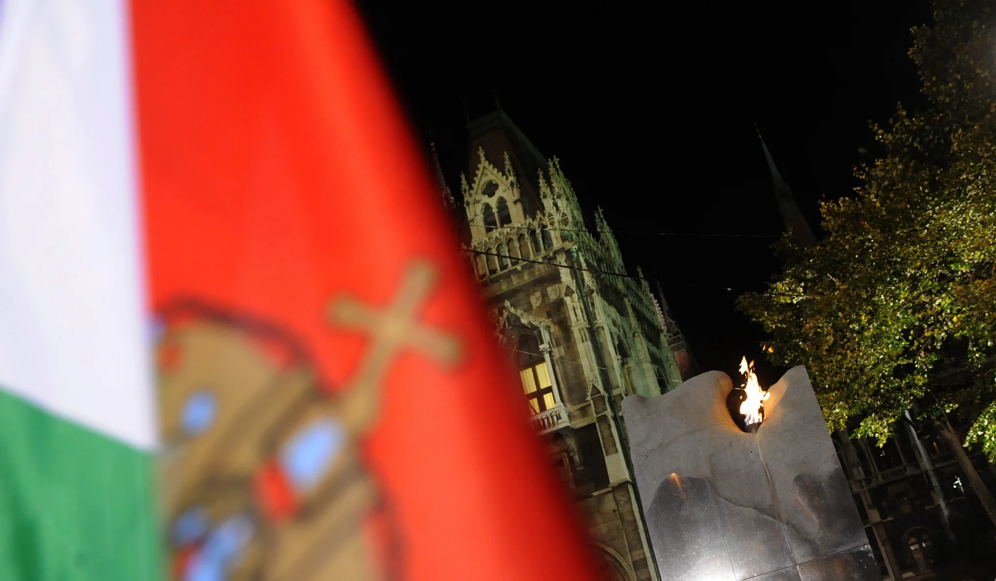 Visszavinnék Lugossy Mária szobrát a Kossuth térre, az egyedüli helyre, ahol állhat