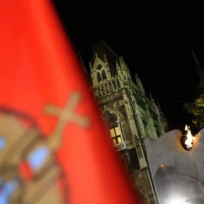 Visszavinnék Lugossy Mária szobrát a Kossuth térre, az egyedüli helyre, ahol állhat