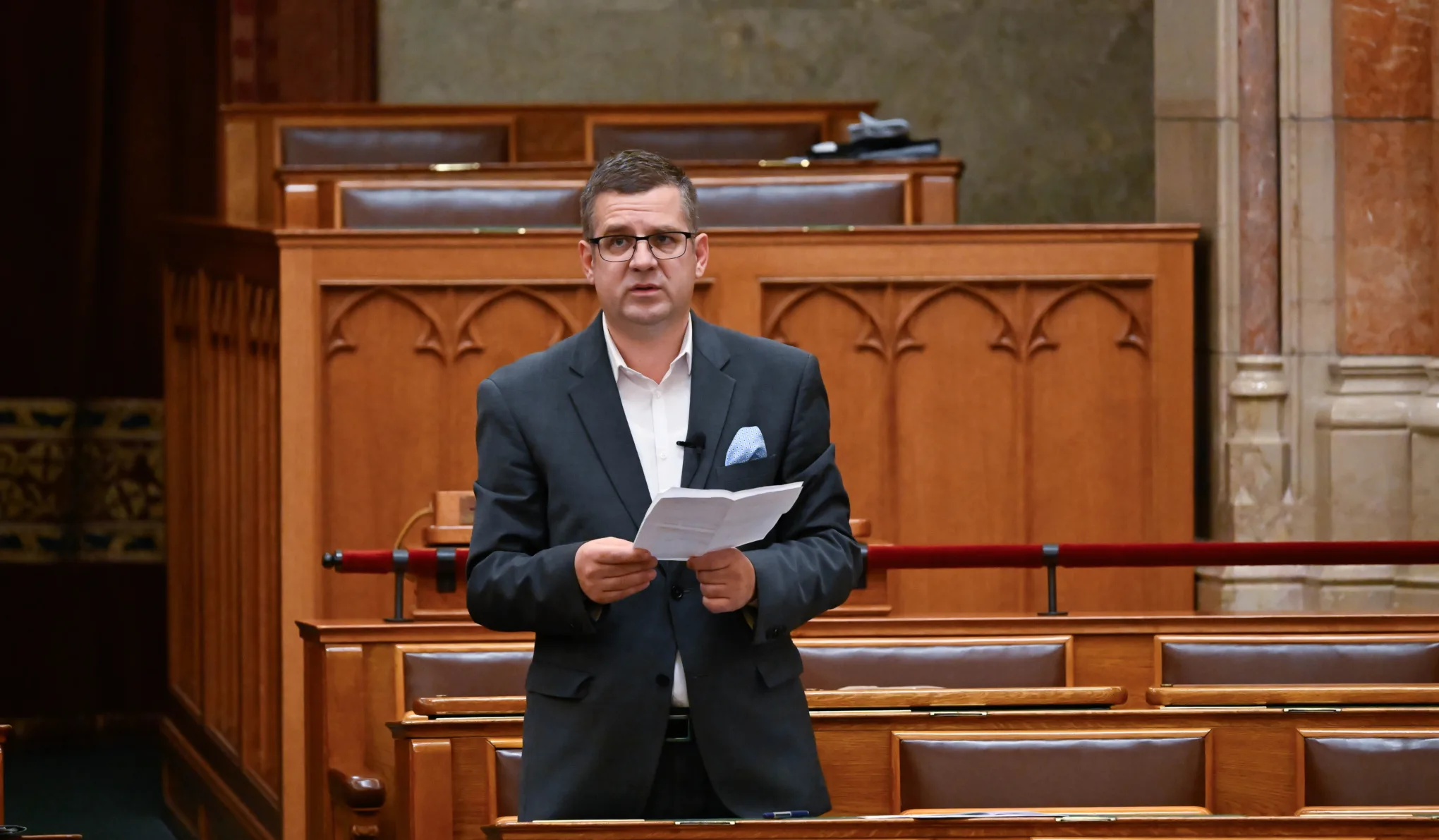 Túl korán vették őrizetbe, megsérthették Seszták Miklós mentelmi jogát