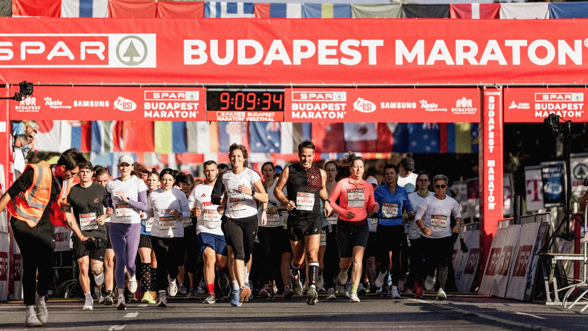 Új pályacsúccsal és több mint 20 ezer nevezővel indult a Budapest Maraton