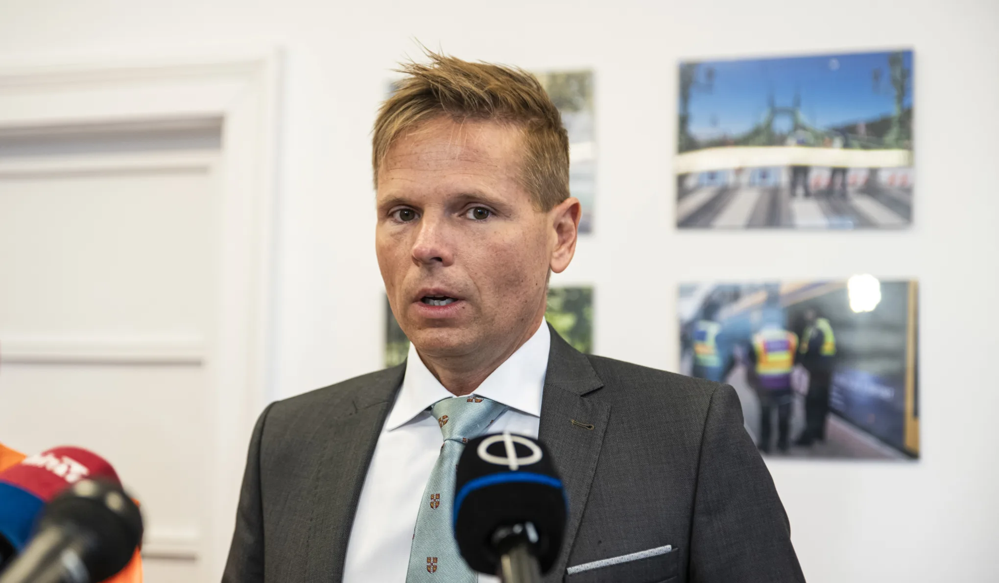 Két bűncselekménnyel gyanúsították meg a Ripost volt munkatársát Mártha Imre megfigyelése miatt