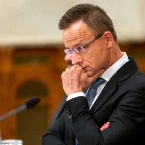 Nyolc napja létező céget lepett meg több mint egymilliárd forintos megbízással 2020-ban a Szijjártó-féle külügy