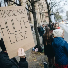 A fokozatos béremelés sem tette vonzóvá a pályát, még mindig kevesen végzik el az ötéves tanárképzést