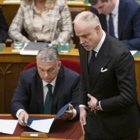 Orbán Viktor nevetségesnek tartja, hogy Szalay-Bobrovniczky Kristófot és Nagy Mártont a fényűző utazásaik miatt támadják