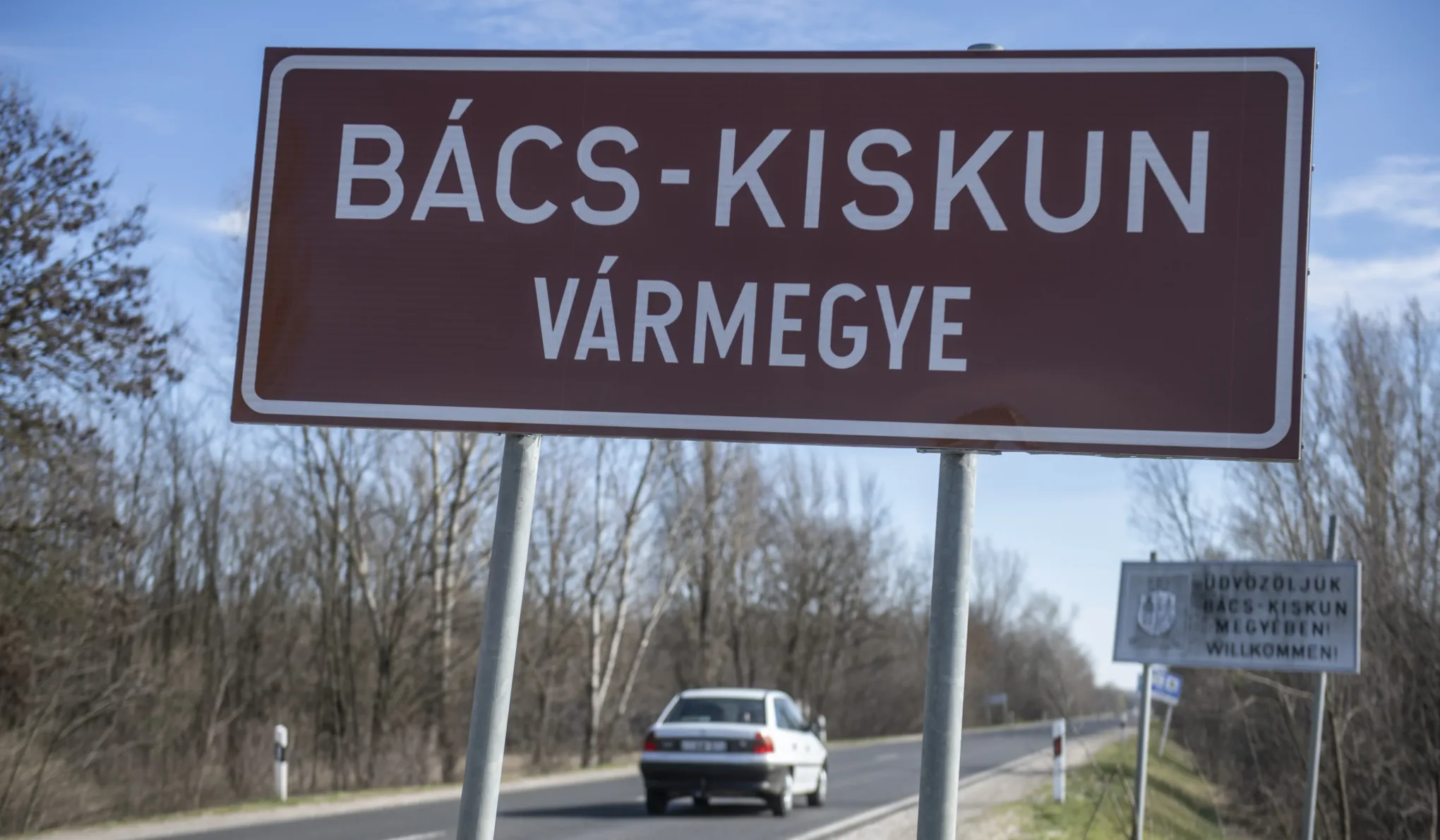 Nem mindenhol cserélik le a vármegye táblákat