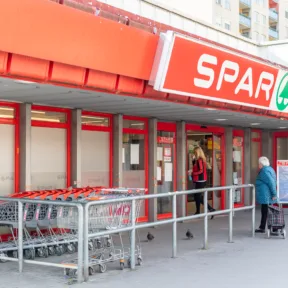 Ismét tiltakozik a Spar a kiskereskedelmi cégeket terhelő adók miatt
