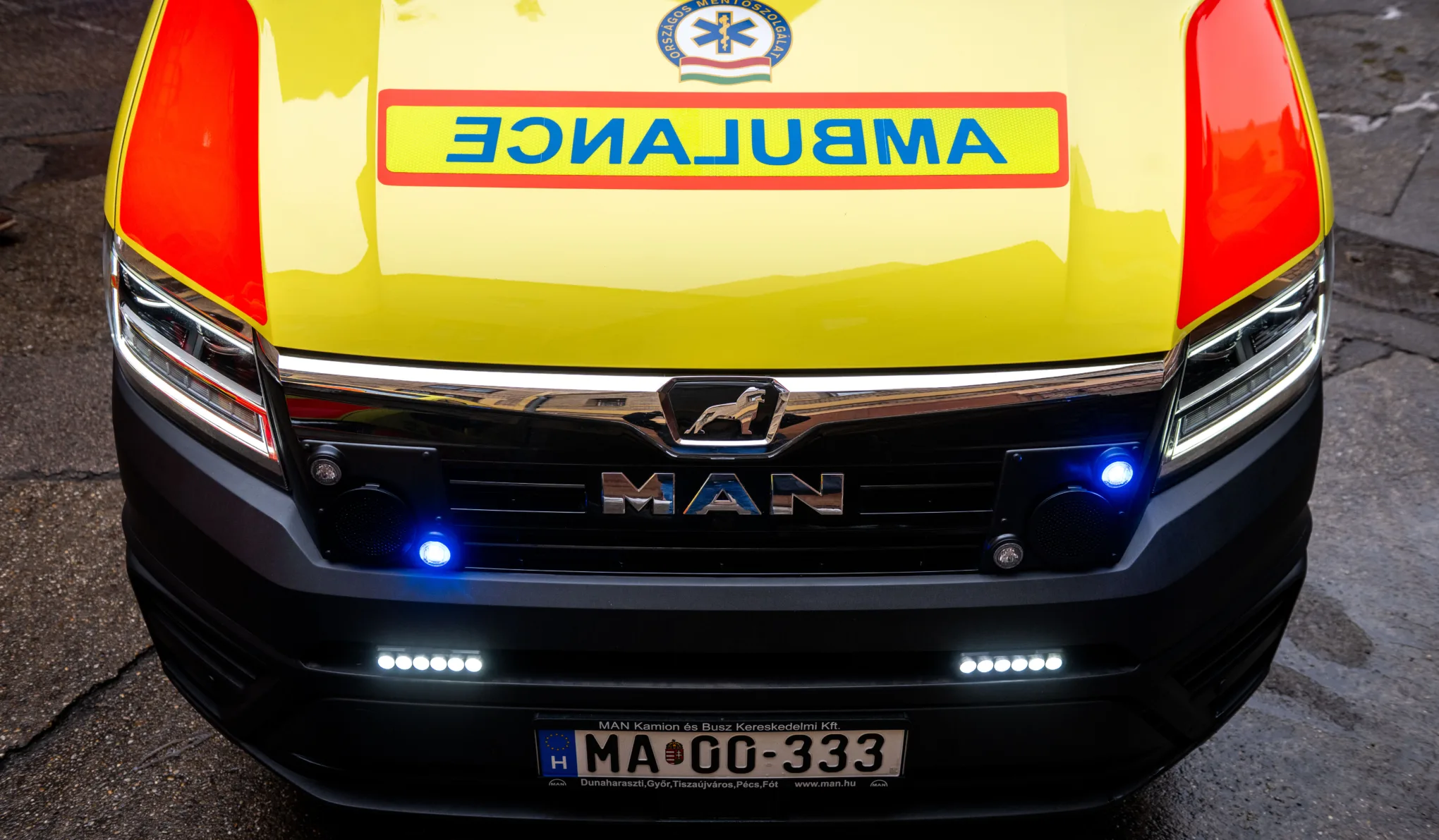 Mentőápolót és betegszállítót ítélt el a bíróság, a származása miatt bántalmaztak egy beteget