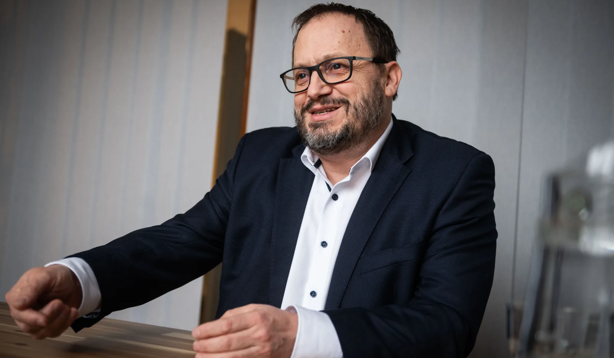 Bonta Miklós: Korbács és mézesmadzag