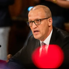 Tarr Zoltán: 21 utazásához vett igénybe VIP váró szolgáltatást Hankó Balázs