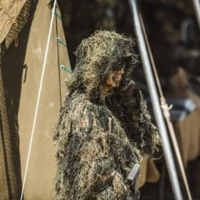 A Tisza-kormány eltörli a rendőrök és a katonák szolgálati járandóságának bérplafonját a 15 százaléknyi szja-val együtt