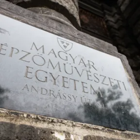 Sok a kérdés, az állami egyetemeken háromból két dolgozó csalódott Magyar Péter bejelentése után