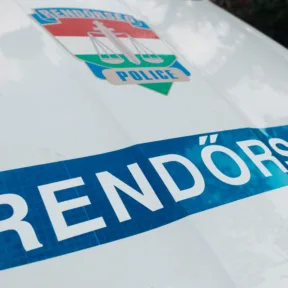 Félreeső helyre vitte a 17 éves lányt a civil rendőr, aztán meg akarta csókolni, feljelentést tettek ellene
