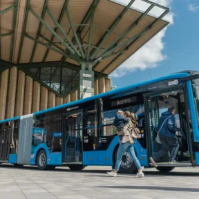 250 új, alacsonypadlós csuklós buszt vesz a MÁV