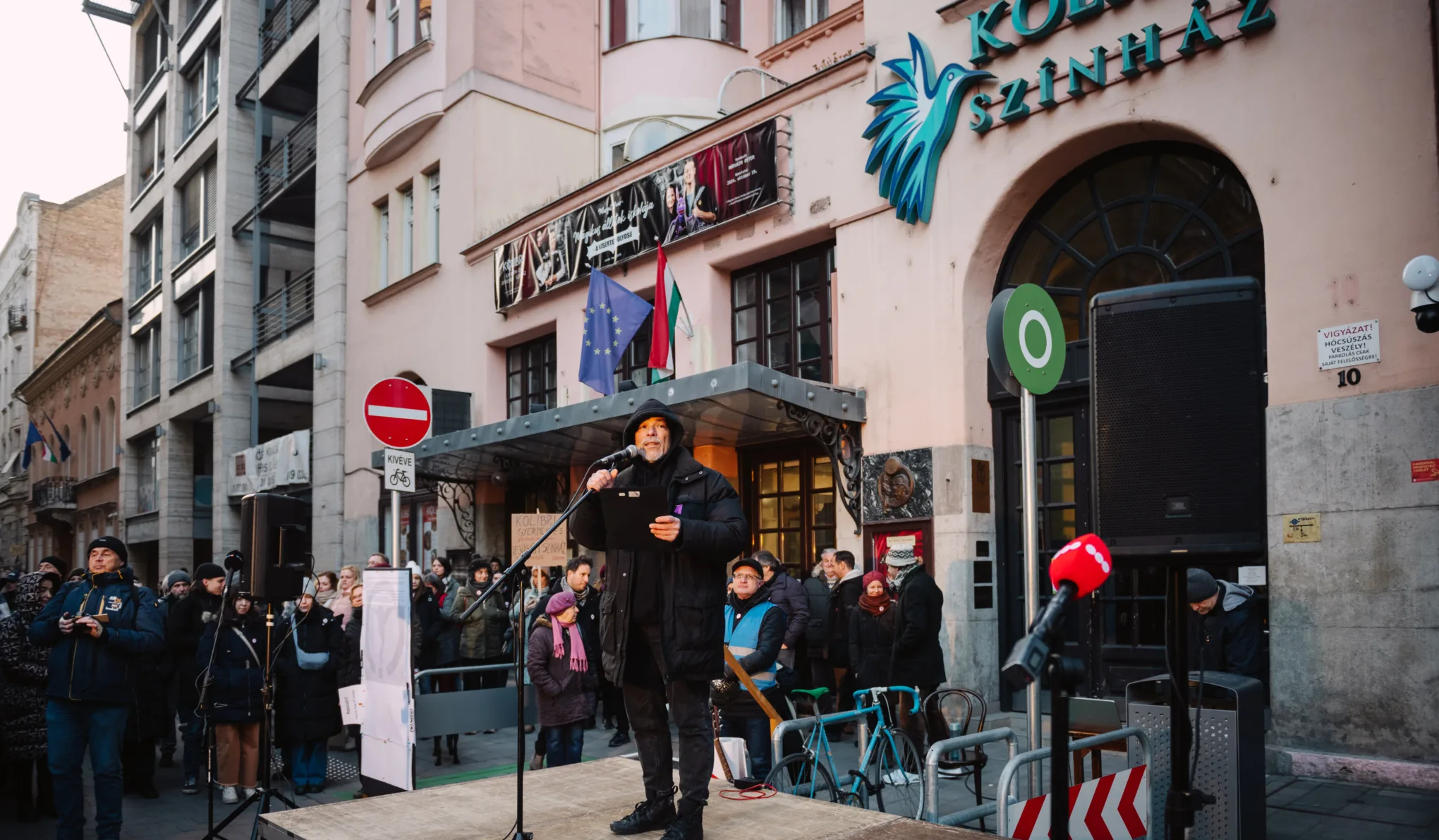 Vállalja a következményeket a Kolibri Színház vezetése, igazságos eljárást követel