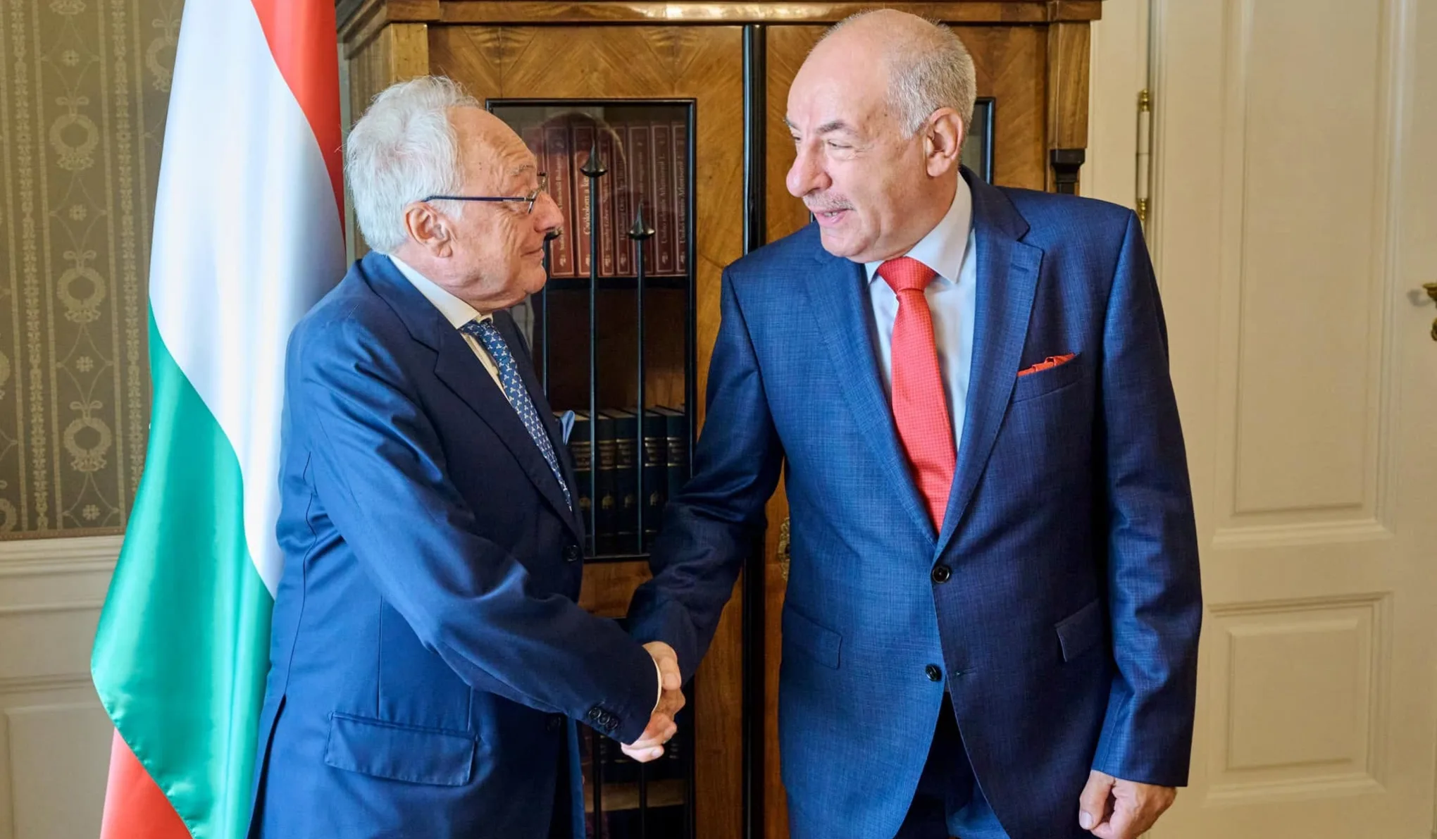 A megbízatása már lejárt, de öt éven át kapott még havi 4,5 millió forintos fizetést az Orbán Viktor bankáraként is emlegetett volt svájci nagykövet