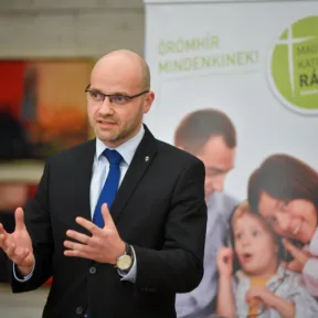 Radetzky Andrást javasolják az összeférhetetlenség miatt lemondott Tóth Máté heyére a Médiatanácsba