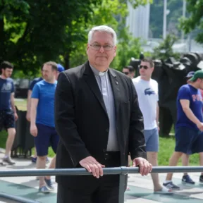 Osztie Zoltán újra a politika szolgálatába állította a templomot, de hol húzza meg a határt a katolikus egyház?