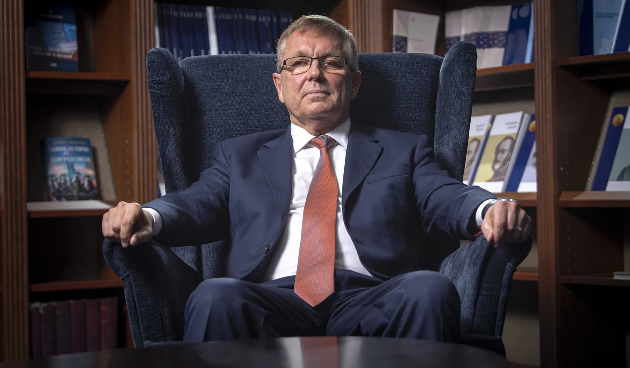 „Blöff, blöff és blöff” – Matolcsy György portréja, avagy a jobb kéz, amelyet most levágnak