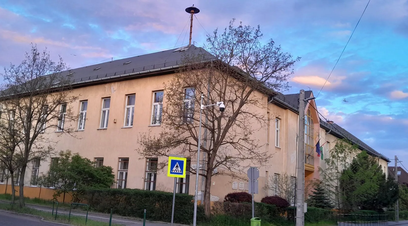 Újabb fenyegetést kapott egy XV. kerületi iskola, a diákokat egy másik épületben helyezték el