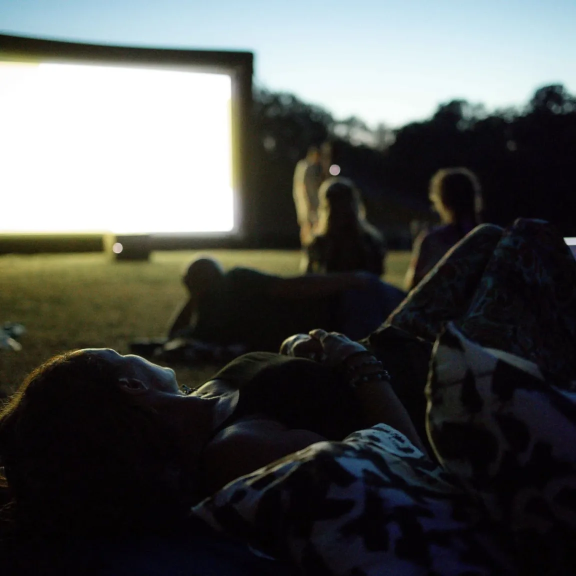 Zenélő fa, arborétum és hét magyar film – Filmnapok a Tiszazugban