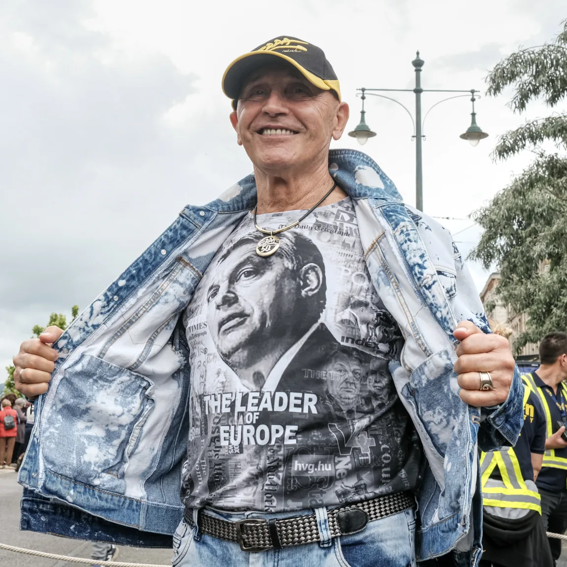 Békemenet helyett zászlómenet