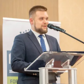 A győri polgármester szólt Karácsony Gergelynek, hogy csak a saját nevében beszéljen, amikor a költségvetést véleményezi