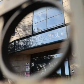 Kezdődik Matolcsy György kihallgatása, panasszal él az őrizetbe vétel ellen